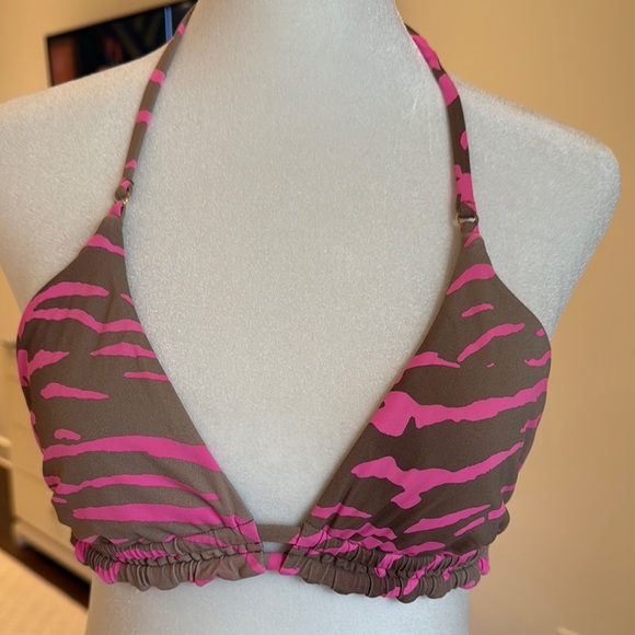 Beach Bunny Other - Beach Bunny - Indy Bikini Tri Halter Bikini Top - Size: DD